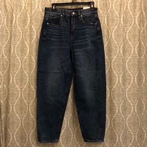 American Eagle Mom Jeans size 6